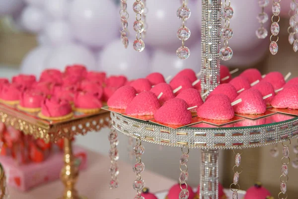 Dessert table for a party. cupcakes, sweetness and fruits — Zdjęcie stockowe