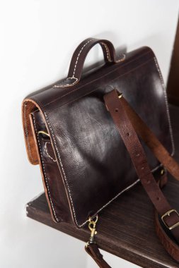 kahverengi deri çanta antika ve retro erkek arıyor