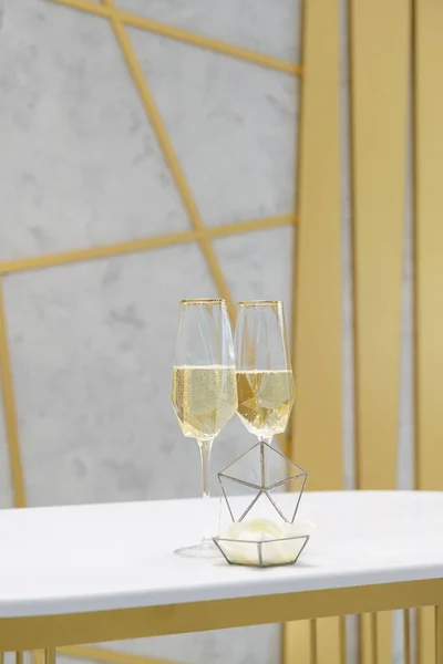 Two glasses of champagne on a white table — Stock Photo, Image