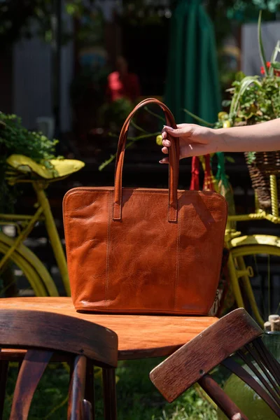 Close Photo Orange Leather Bag Wooden Table Outdoors Photo — Stock Photo, Image