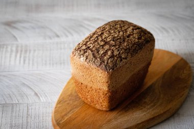 Tahtada çavdar ekmeği