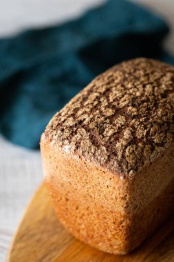 Tahtada çavdar ekmeği