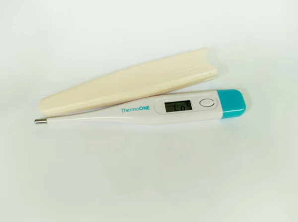 Digitale Thermometer Voor Het Meten Van Lichaamstemperatuur Een Witte Achtergrond — Stockfoto