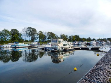 Hafen and der Loire bei Desize in Frankreich
