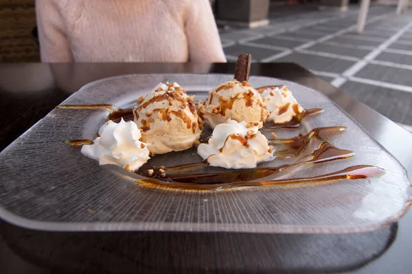 Dessert Molto Delizioso Mousse Luis Felipe Cioccolato Con Panna Caramello — Foto Stock