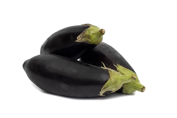 Een Partij Van Drie Aubergines Geïsoleerd Witte Achtergrond — Stockfoto