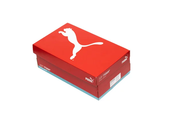 Huelva Espanha 2022 Caixa Sapatos Marca Puma Vermelha Editorial — Fotografia de Stock