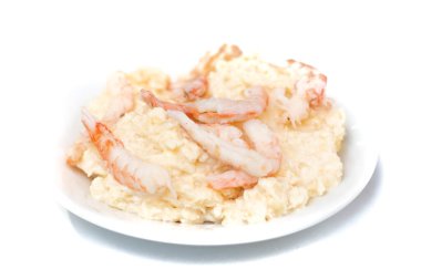 Karidesli bir tabak salata, İspanyol yemeği. İspanya 'da tapa de ensaladilla de gambas olarak bilinir..