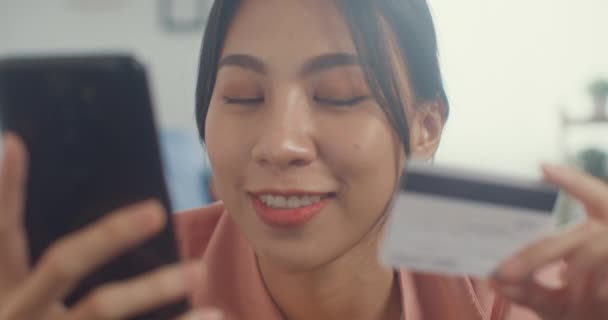 Closeup Jovem Asiática Senhora Usar Produto Compras Line Ordem Celular — Vídeo de Stock