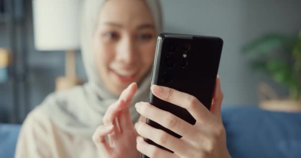 Close Atractiva Alegre Joven Mujer Belleza Musulmana Asiática Hijab Con — Vídeos de Stock