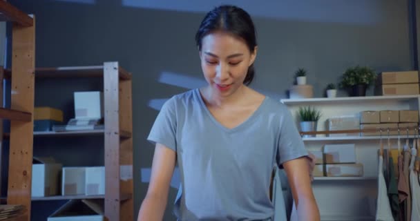 Professionele Aantrekkelijke Vrolijke Jonge Asia Succesvolle Dame Eigenaar Tiener Met — Stockvideo