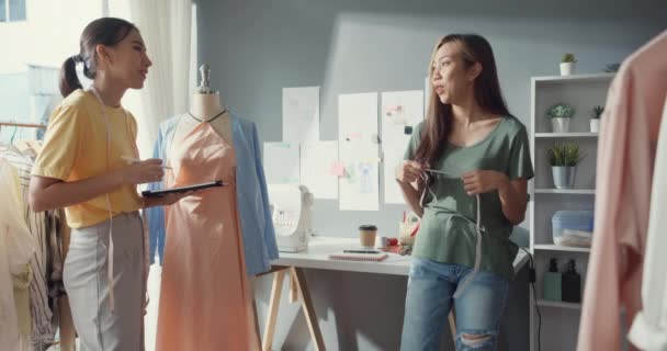 Two Professional Asia Cheerful Lady Fashion Designer Teamwork Casual Digital — Stock Video