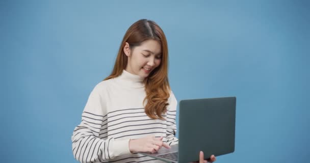 Youth Attractive Cheerful Asia Lady Wear Sweater Hold Laptop Computer — Stock Video