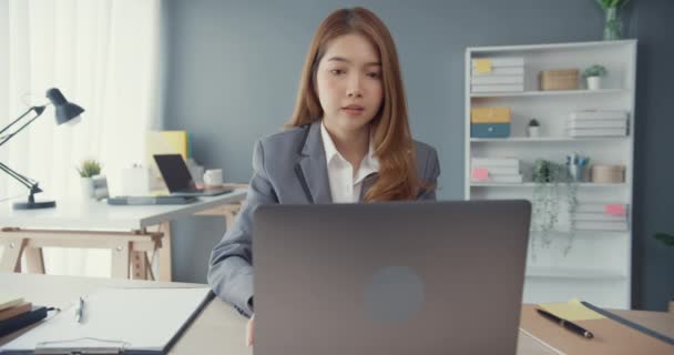 Young Asia Businesswoman Using Laptop Table Working Communicate Sitting Office — Stock Video