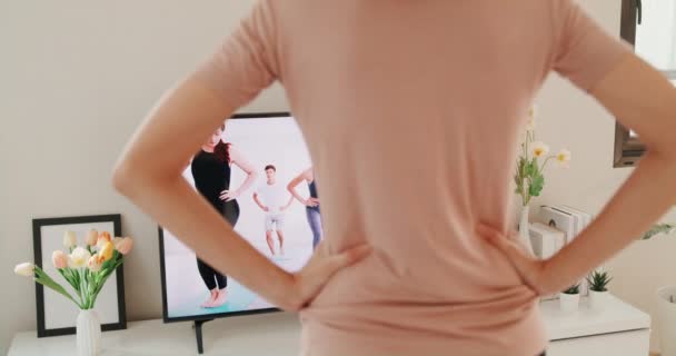 Giovane Donna Asiatica Attraente Sito Abbigliamento Sportivo Sul Tappeto Nella — Video Stock