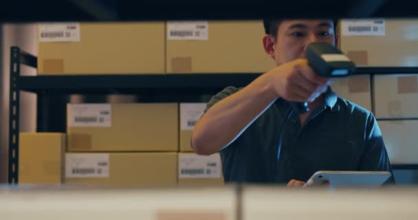 Asian Businessman Use Barcode Scanner Scan Paper Box Shelf Put — Vídeos de Stock