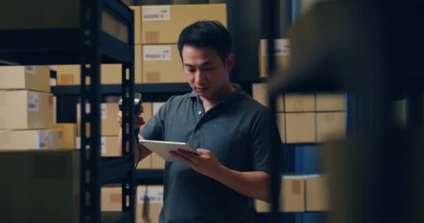 Asian Businessman Use Barcode Scanner Scan Paper Box Shelf Put — Stockvideo