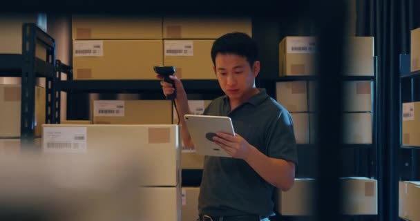 Asian Businessman Use Barcode Scanner Scan Paper Box Shelf Put — 图库视频影像