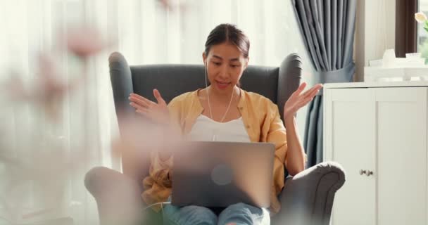 Young Asia Female Girl University Student Sit Sofa Chair Computer — Vídeo de Stock