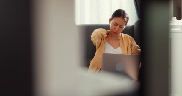 Young Asia Female Girl University Student Sit Sofa Chair Computer — Vídeo de stock