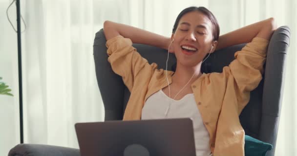 Young Asia Female Girl University Student Sit Sofa Chair Computer — 비디오