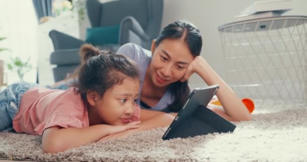 Asian Toddler Little Girl Daughter Mother Watch Digital Tablet Carpet — Stok video