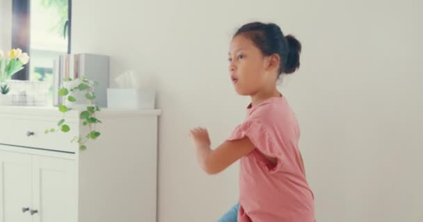 Asian Toddler Little Girl Daughter Influencer Mother Use Smartphone Record — Video Stock