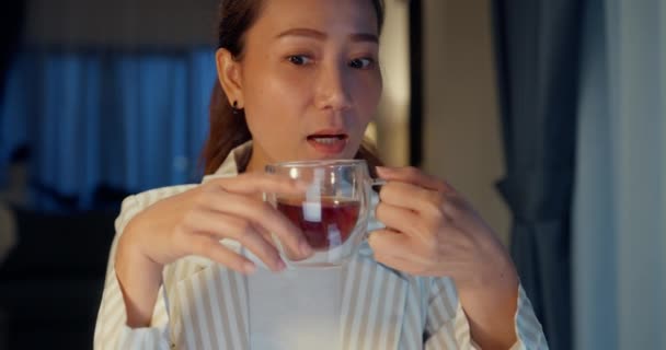 Detailní Záběr Mladá Asijská Podnikatelka Nosí Formální Sedět Před Psacím — Stock video