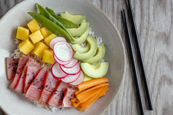 Healthy Raw Tuna Bowl Vegetables Served Plate Closeup — 스톡 사진