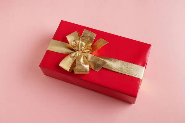 Giftbox Golden Ribbon Pink Background — ストック写真