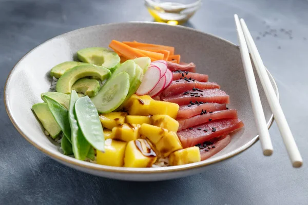 Healthy Raw Tuna Bowl Vegetables Served Plate Closeup — Stock Fotó