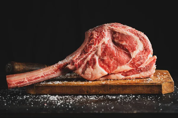 Fresh Meat Tomahawk Steak Old Wooden Board Dark Background Closeup — Fotografia de Stock