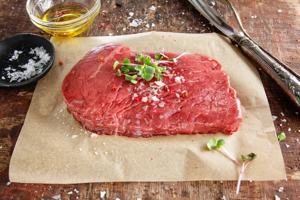 Fresh Meat Steak Old Wooden Board Dark Background Closeup — Zdjęcie stockowe