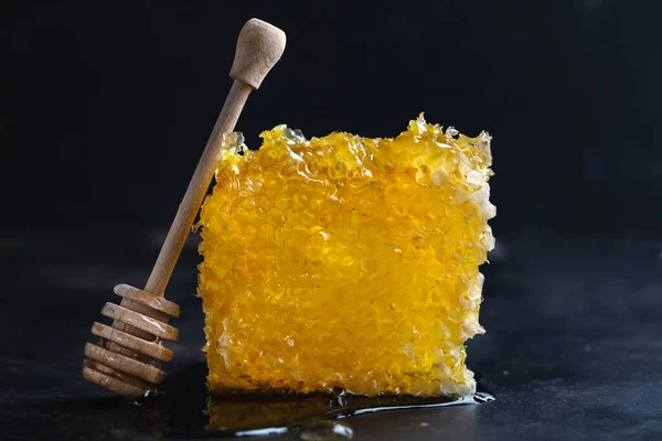 Honeycombs Fresh Honey Honey Spoon Dark Background Closeup — 스톡 사진