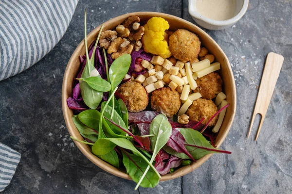 Tasty Vegan Vegetarian Salad Chickpea Falafel Leaves Served Paper Bowl — Stock Photo, Image