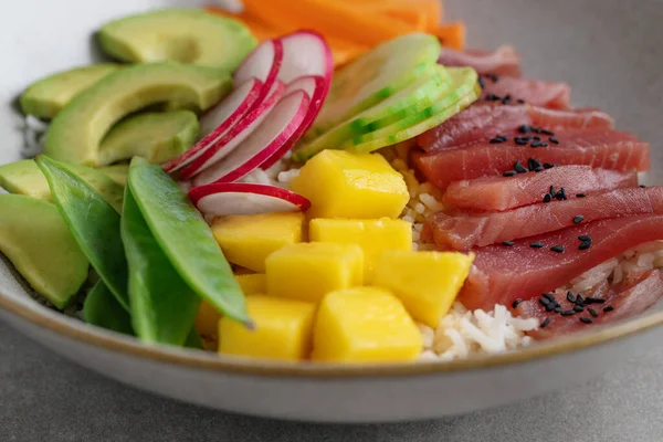 Healthy Raw Tuna Bowl Vegetables Served Plate Closeup — Fotografia de Stock