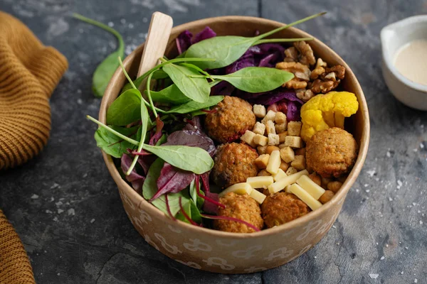 Tasty Vegan Vegetarian Salad Chickpea Falafel Leaves Served Paper Bowl — Stock Photo, Image