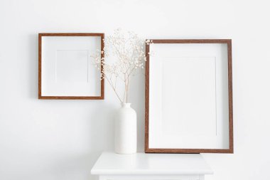 Sanat, baskı veya fotoğraf sunumu için modern ve şık çerçeveler. Minimalist iç tasarım.