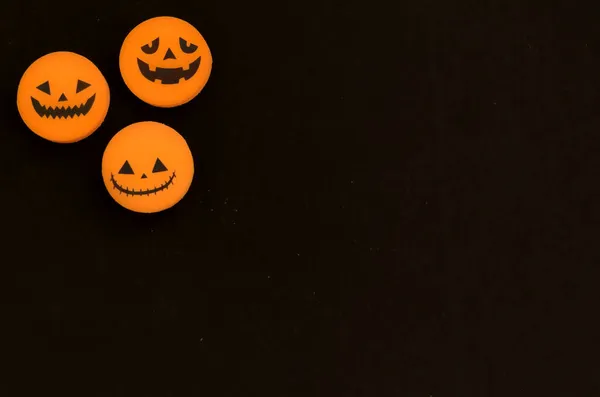 A Jack-o-lámpás három változata fekete háttérrel. A Halloween szimbólum. — Stock Fotó