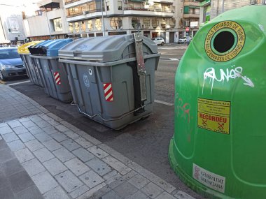 Alicante 'deki atık kutularını ayır