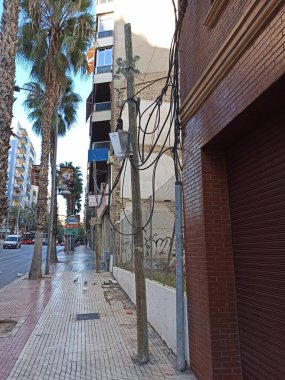 Elektrik telleri ile kutup