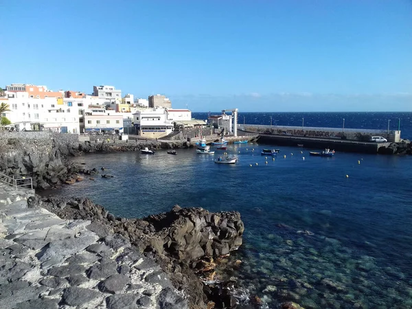 Tenerife 'nin Rocky Atlantik Okyanusu kıyısı