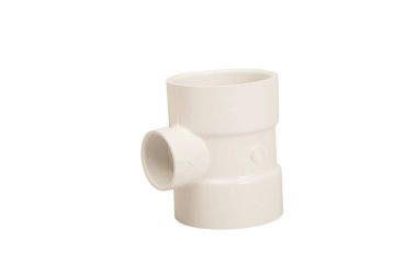 Beyaz arkaplanda izole edilmiş PVC tesisatı, beyaz arka planda izole edilmiş su için boru tübü, su boru hattı için plastik tesisat