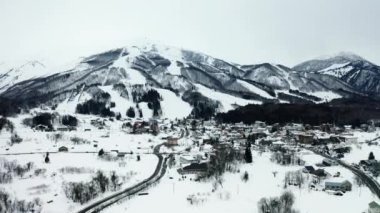  Hakuba 'da kar manzarası