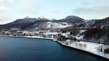 Toya Gölü 'nün havadan görünüşü