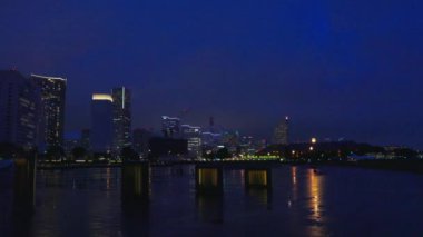 Yokohama 'da yağmurlu bir gün