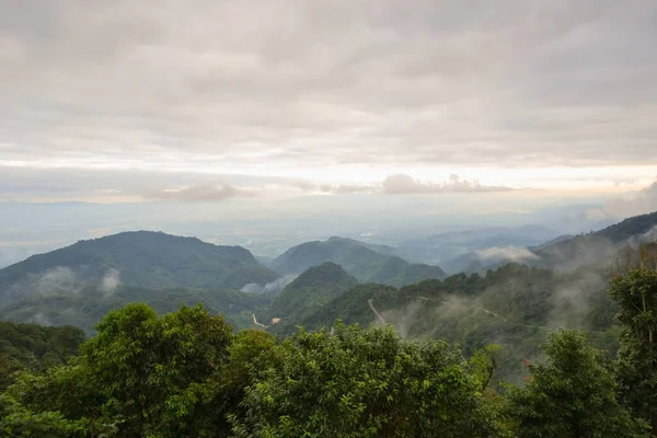 Mon Sone bakış açısı Doi Pha Hom Pok Ulusal Parkı, Kuzey Tayland 'da Angkhang Chiang Mai, en popüler turizm merkezi