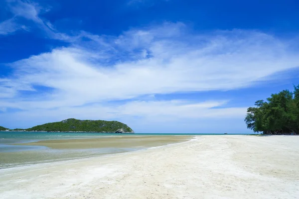 Tropická Pláž Přímořská Modrá Obloha Leam Sala Beach Phraya Nakhon — Stock fotografie