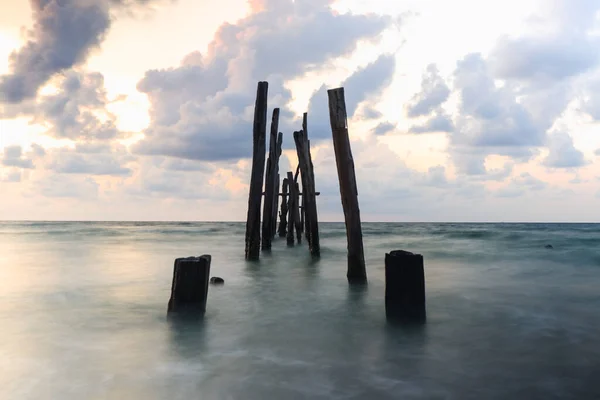 Antiguo Puente Madera Tocones Muelle Abandonado Bahía Thungsang Provincia Chomphon — Foto de Stock