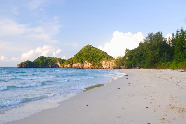 Tropická Pláž Přímořská Modrá Obloha Zálivu Thungsang Provincii Chomphon Thajsko — Stock fotografie